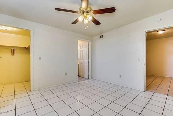 1st image of 2667 N Dodge Blvd #3