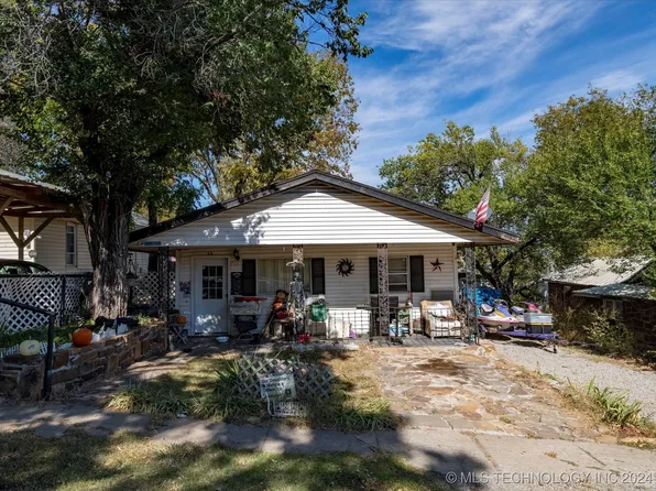 904 W Maple Ave, Barnsdall, OK 74002