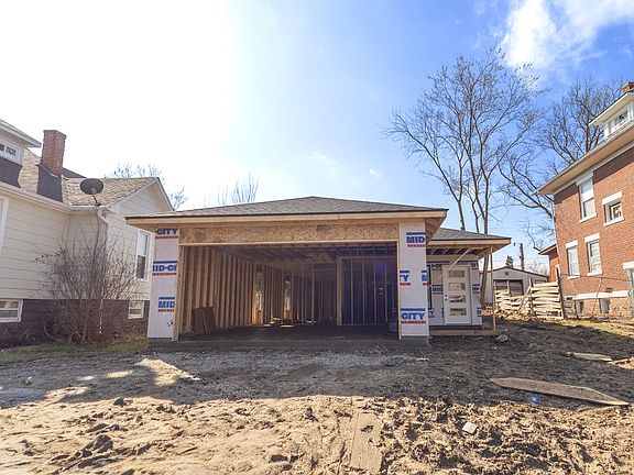 3rd image of 812 W Reed St