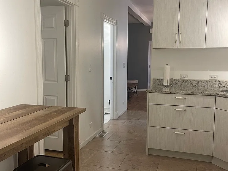 2329 W Huron St #1B — Photo 16