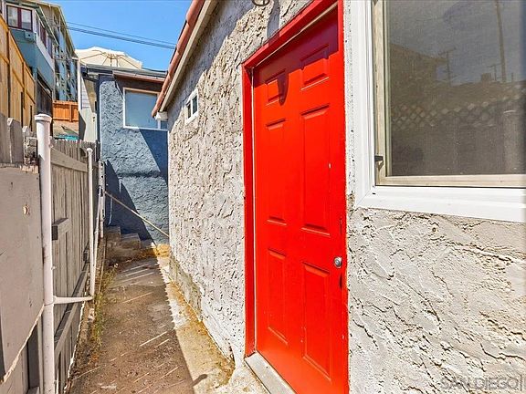 3rd image of 3918 Florida St