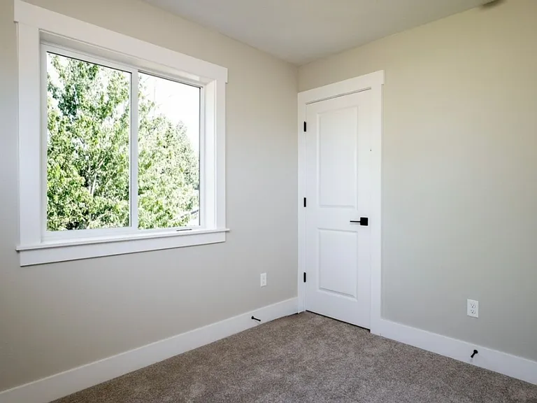 8838 N Drummond Ave — Photo 16