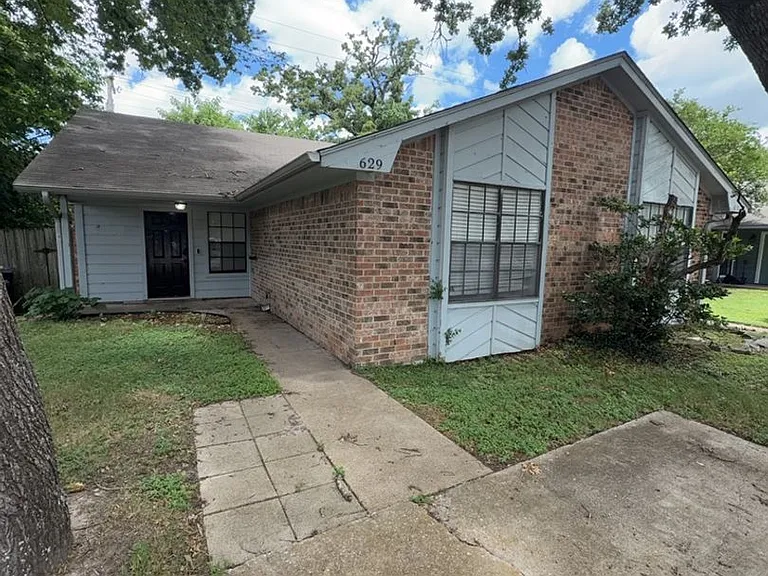 629 W Ridge Dr — Photo 2