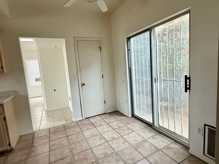 344 Bartlett Dr #E — Photo 21