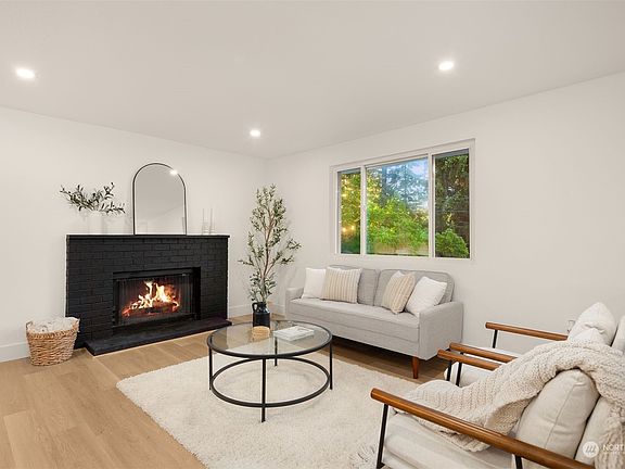 4th image of 13622 97th Avenue NW