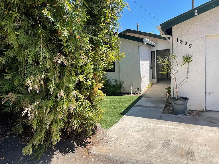 1622 Myrtle Ave — Photo 3