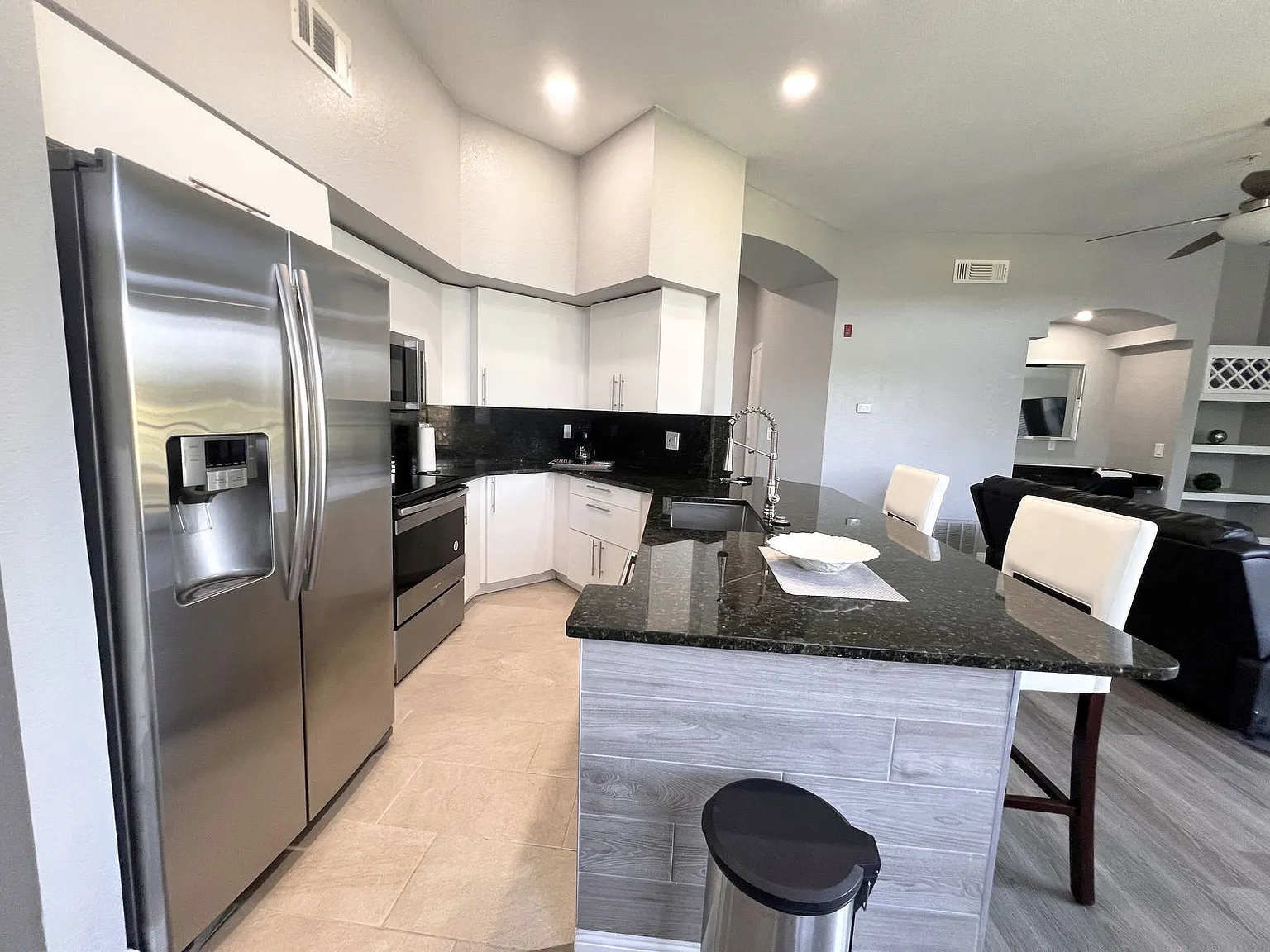 1 bed, 1.0 bath, 842 sqft, $2,500 — Photo 4