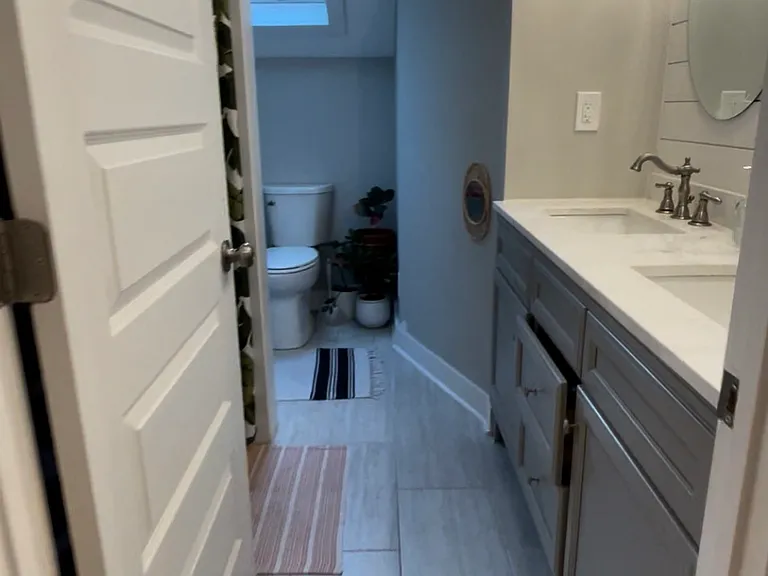 Upstairs Full Bath: Double Sinks, Shower & Bathtub