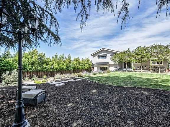 4th image of 553 Gerard Ct