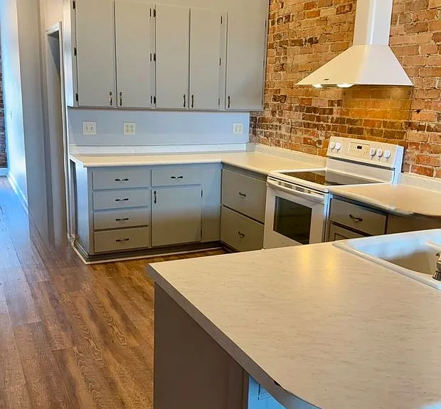 27 W Oak St — Photo 4
