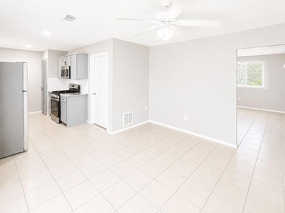 3rd image of 723 Onaleigh Dr
