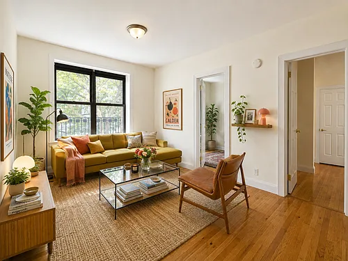 586 Pacific St #2G Photo 1