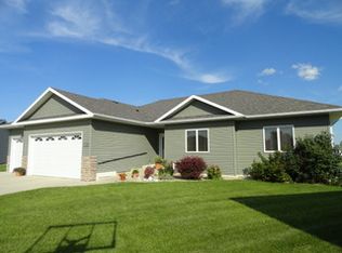 1213 Ruby Ct, Mason City, IA 50401