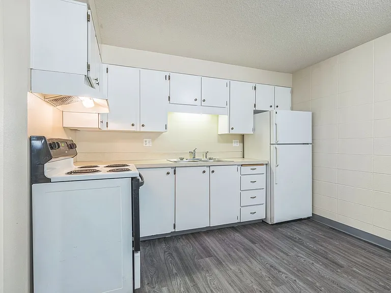 The Oaks Apartments — Photo 7