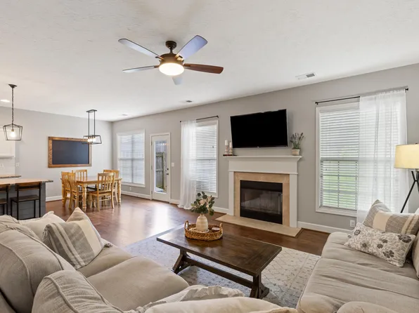 4081 Sweetspire Dr, Lexington, KY 40514