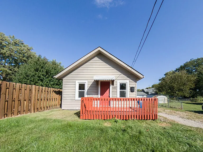 1001 Maish Ave — Photo 1