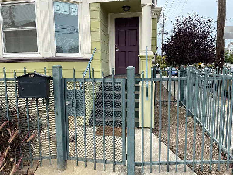 Private front outside area