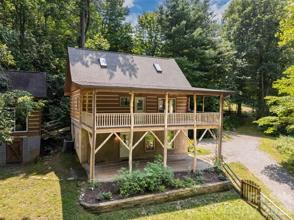 24 Gregory Hill Rd, Fairview, NC 28730