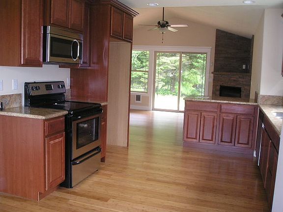 4th image of 648 Skamokawa Ct SE