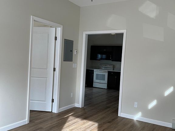 LR looking toward Kitchen and Bed Room door