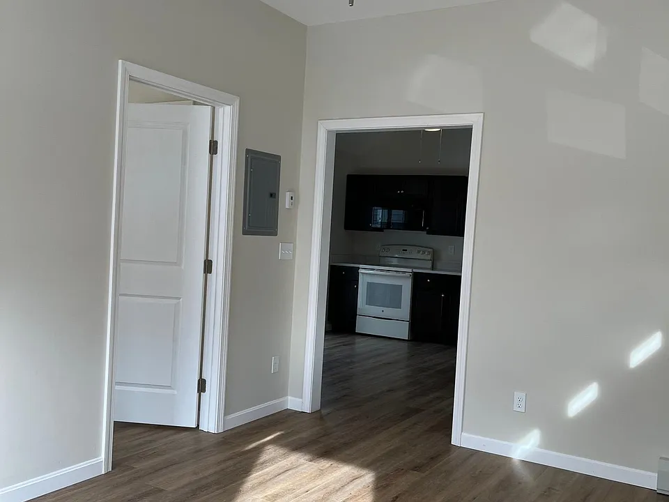 LR looking toward Kitchen and Bed Room door