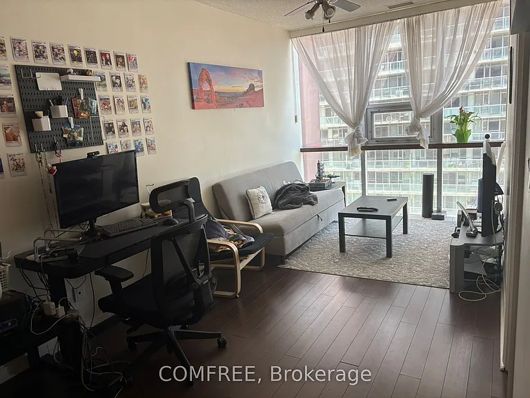 393 King St W #807 — Photo 20