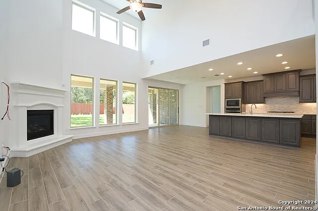 5 bed, 4.5 bath, 3917 sqft, $5,500 — Photo 4