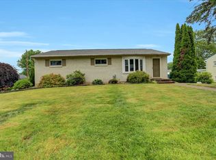 19 McIlvaine Ln, Chambersburg, PA 17202