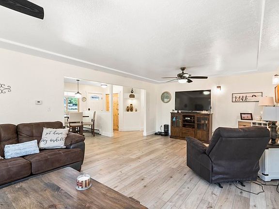 4th image of 1096 Wildwood Dr