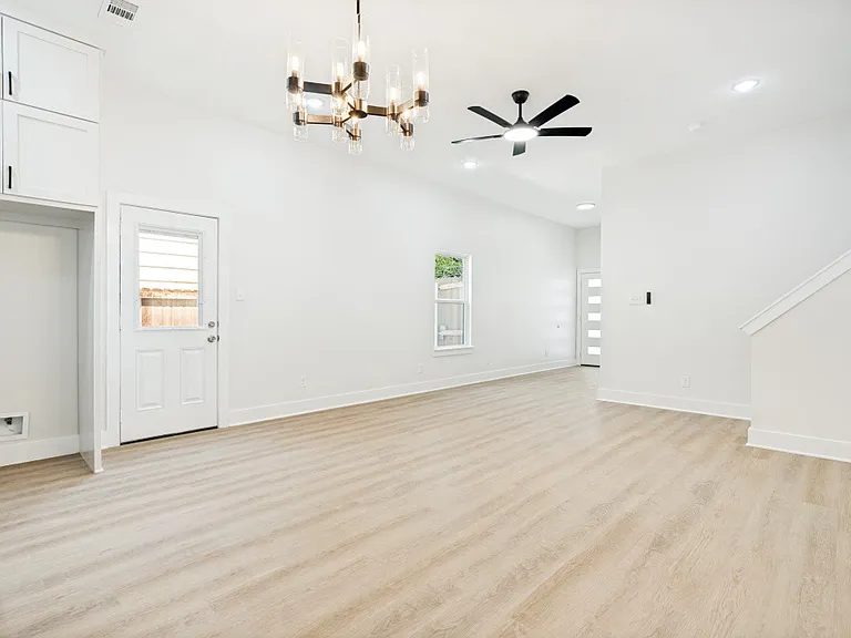8011 Doreen Ave — Photo 3