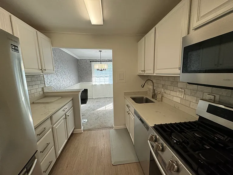 1931 Wilson Ln #301 — Photo 5