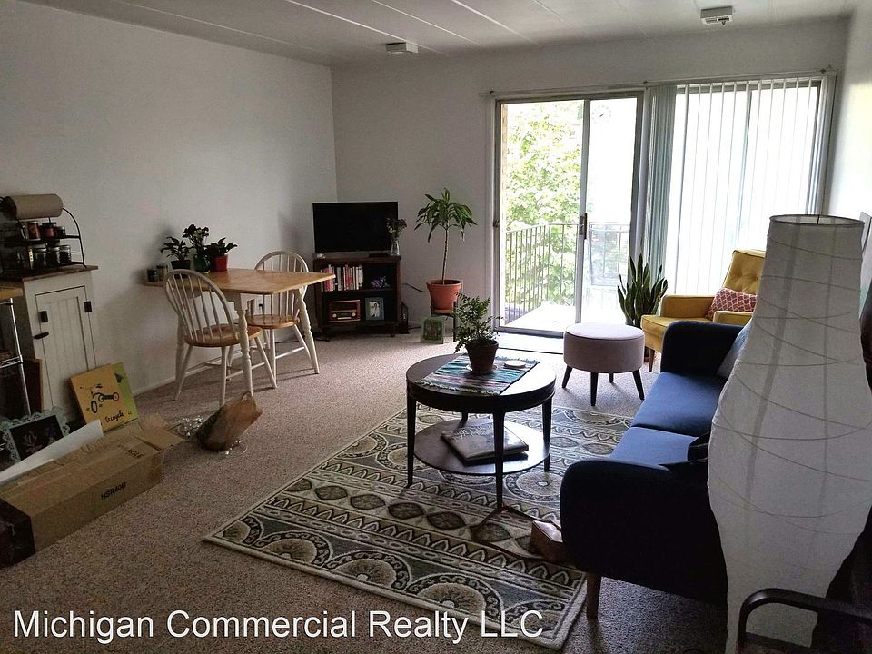 2nd image of 439 3rd St #439