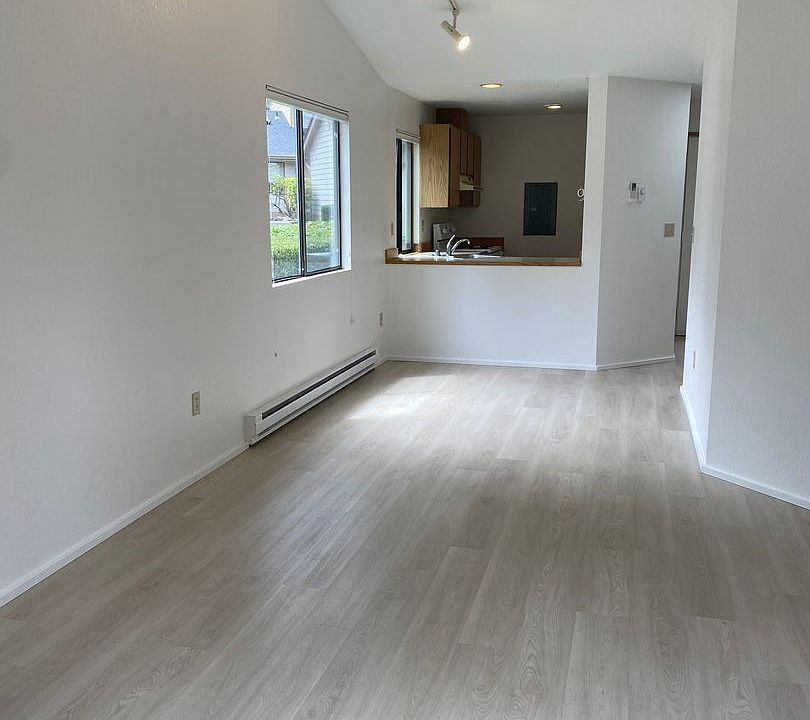 1st image of 10151 NE 137th Pl #4