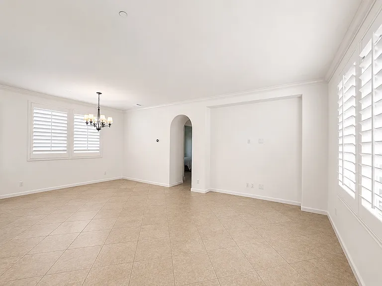 827 Terrace Ln E #10 — Photo 11