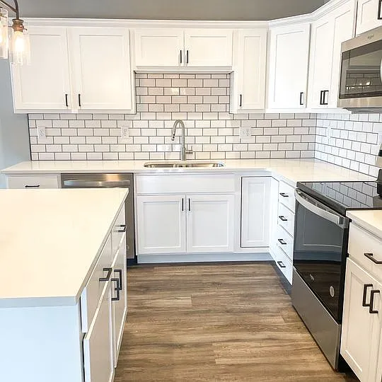 831 United Dr — Photo 2