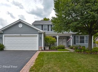 711 Mayfair Ln, Algonquin, IL 60102