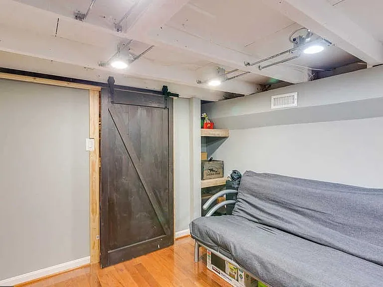 102 E Randall St — Photo 20