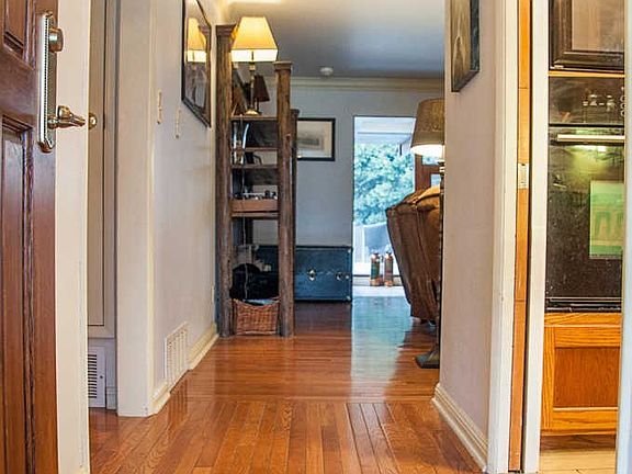 4th image of 1004 W Howard Ave