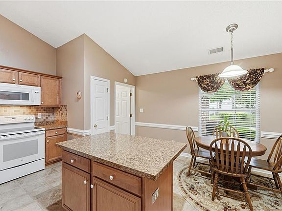 5th image of 2204 Sweetbay Cir