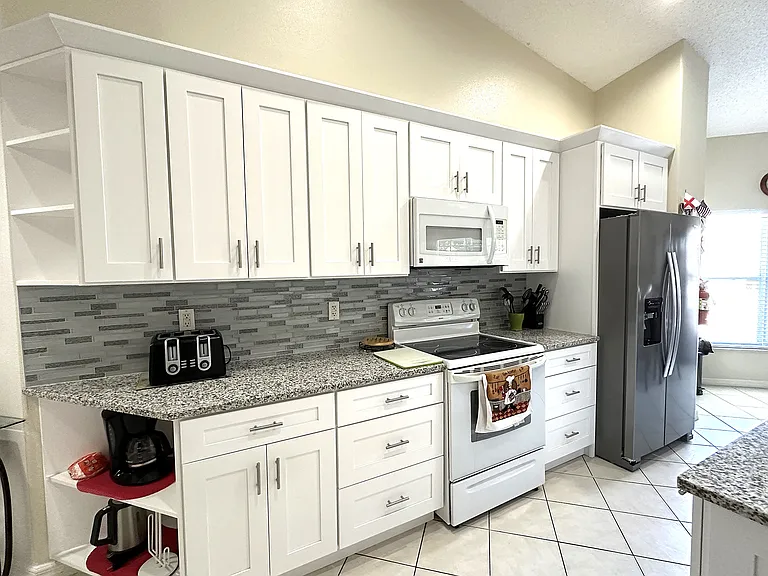 16724 Rolling Green Dr — Photo 35