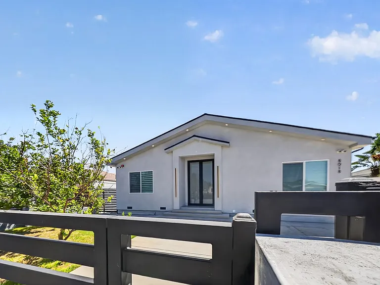 8018 Shadyglade Ave — Photo 9