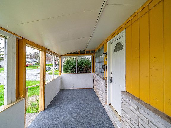 2nd image of 2562 Azelda St