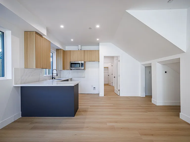 1330 S. Longwood — Photo 11