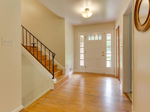 3rd image of 309 Colesville Manor Dr