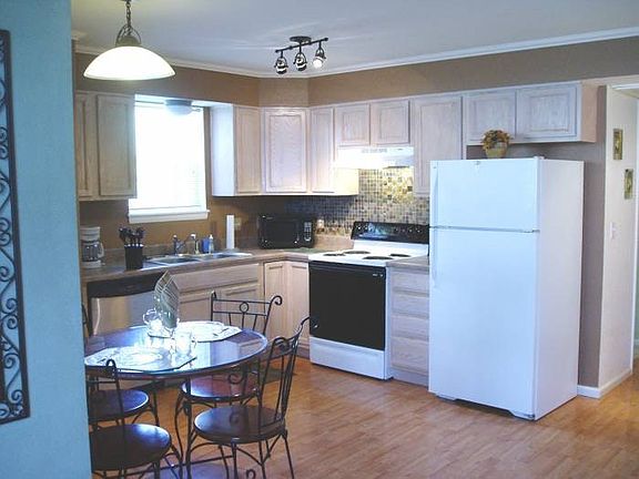 Eat-in Kitchen with 2 windows, pantry.