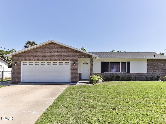 2nd image of 14 Laurel Oaks Cir
