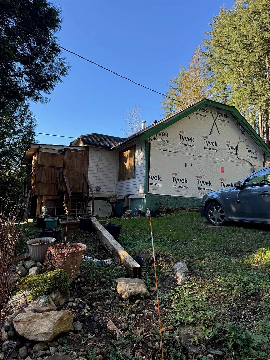 2391 Lougheed Hwy photo 1