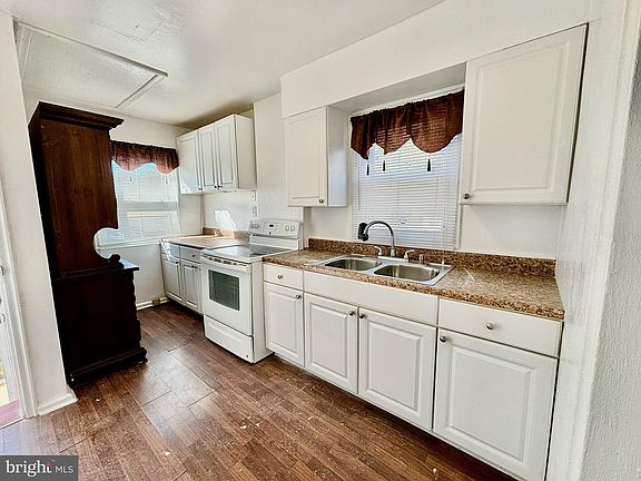 3rd image of 21692 N Essex Dr