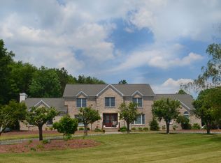 10 Meadow Ridge Ln, Lafayette, NJ 07848