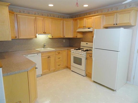 2nd image of 69 Orlando Blvd